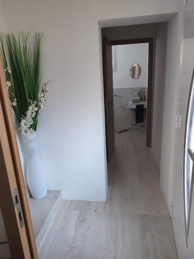 Magnifique Appartement 2 Chambres Avec 50 M2 De Jardin Privatif La Crau Luaran gambar