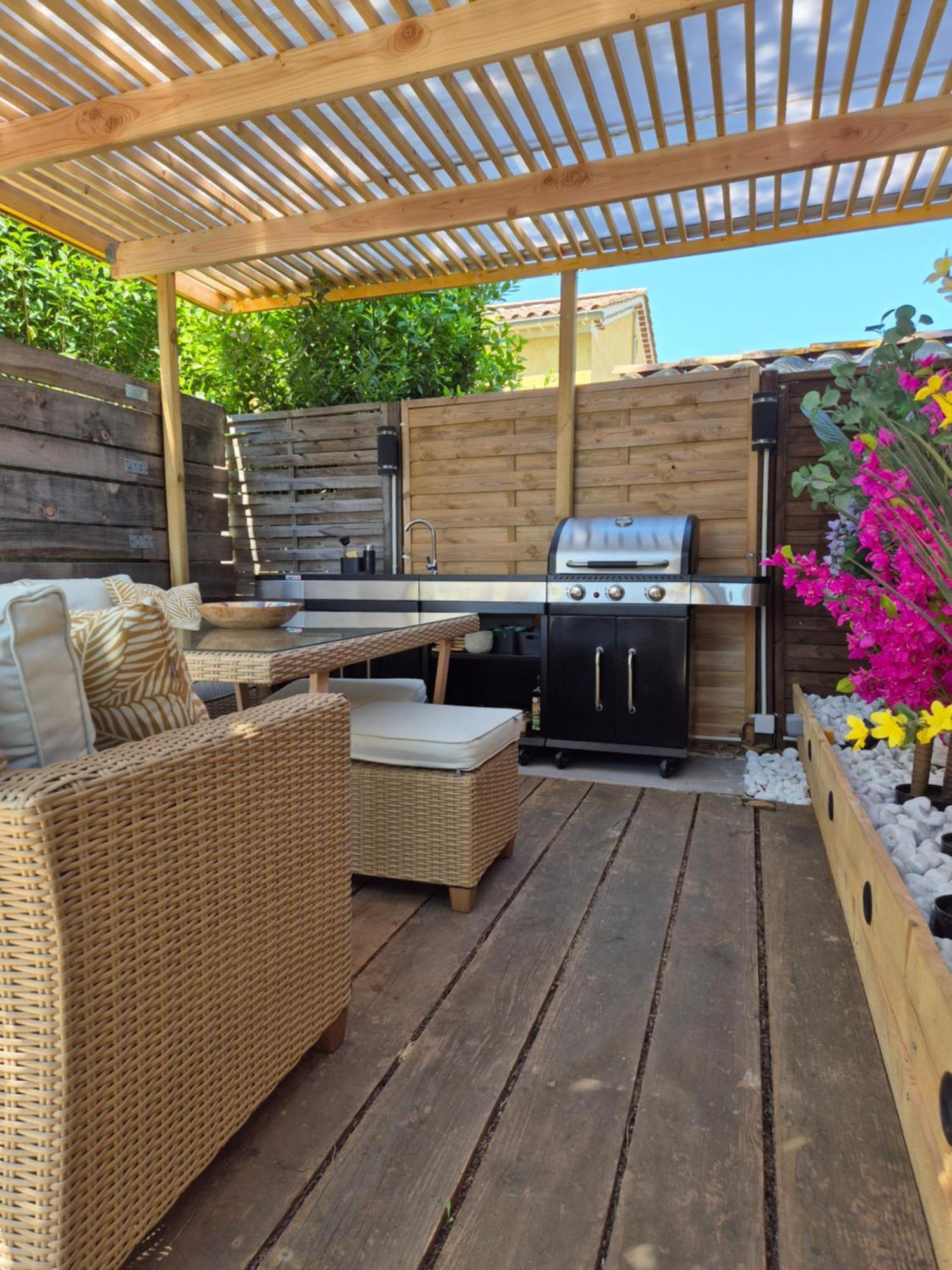 Magnifique Appartement 2 Chambres Avec 50 M2 De Jardin Privatif La Crau Luaran gambar