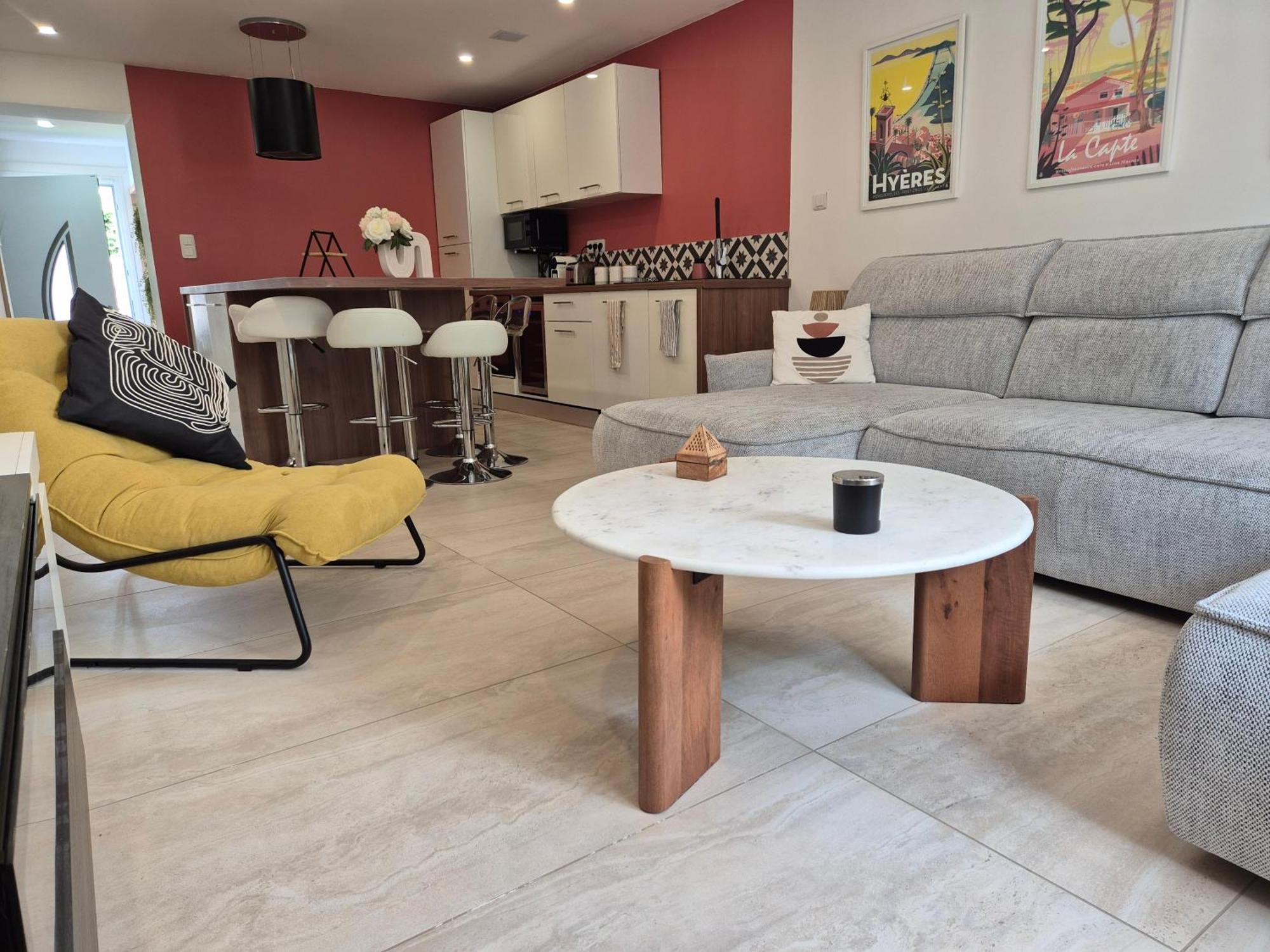 Magnifique Appartement 2 Chambres Avec 50 M2 De Jardin Privatif La Crau Luaran gambar