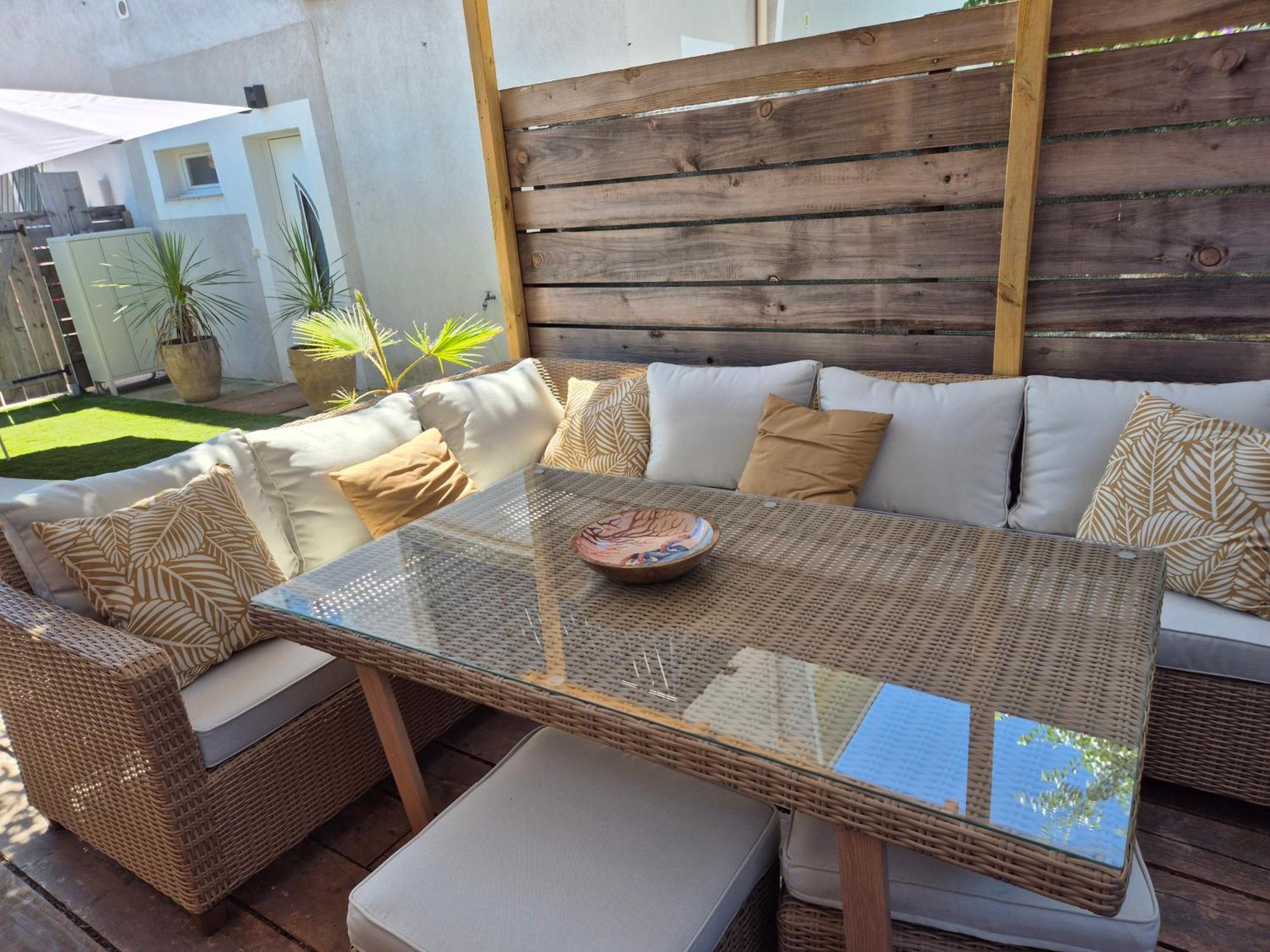 Magnifique Appartement 2 Chambres Avec 50 M2 De Jardin Privatif La Crau Luaran gambar