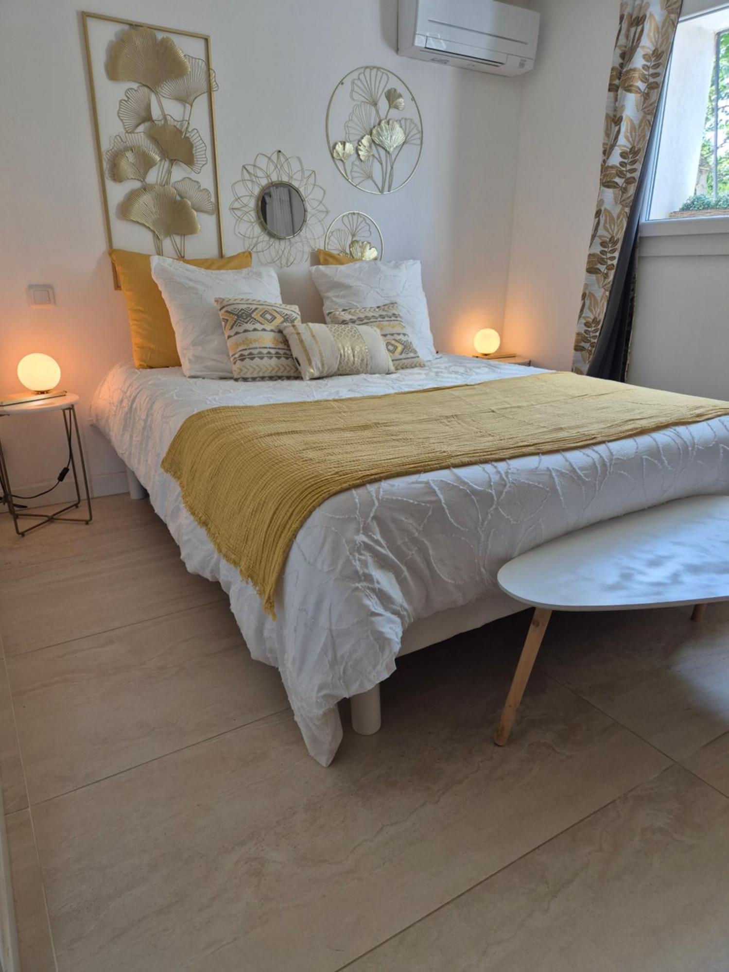 Magnifique Appartement 2 Chambres Avec 50 M2 De Jardin Privatif La Crau Luaran gambar