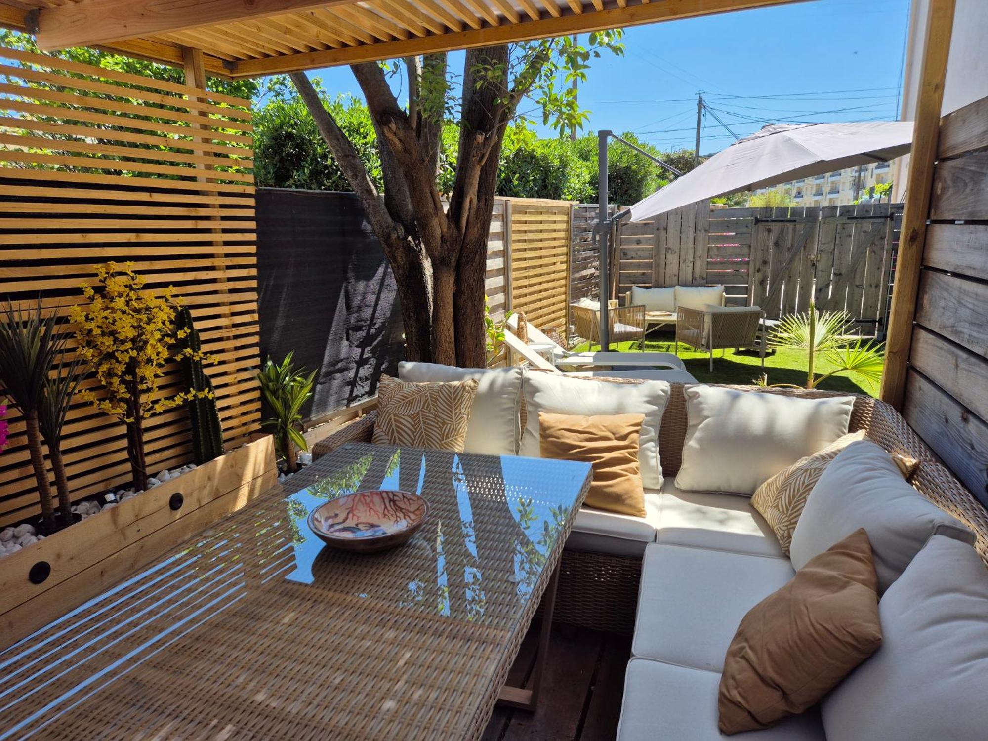 Magnifique Appartement 2 Chambres Avec 50 M2 De Jardin Privatif La Crau Luaran gambar